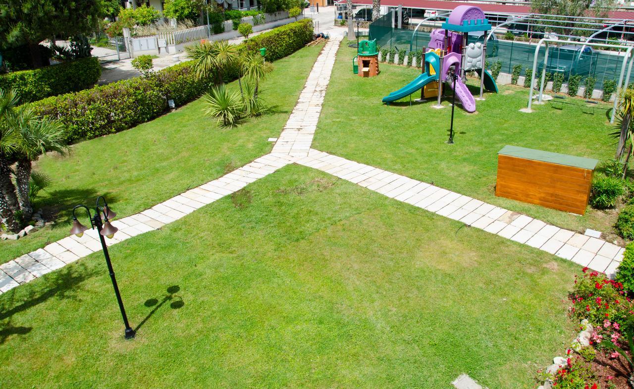 Almaluna Hotel & Resort Alba Adriatica Exterior photo