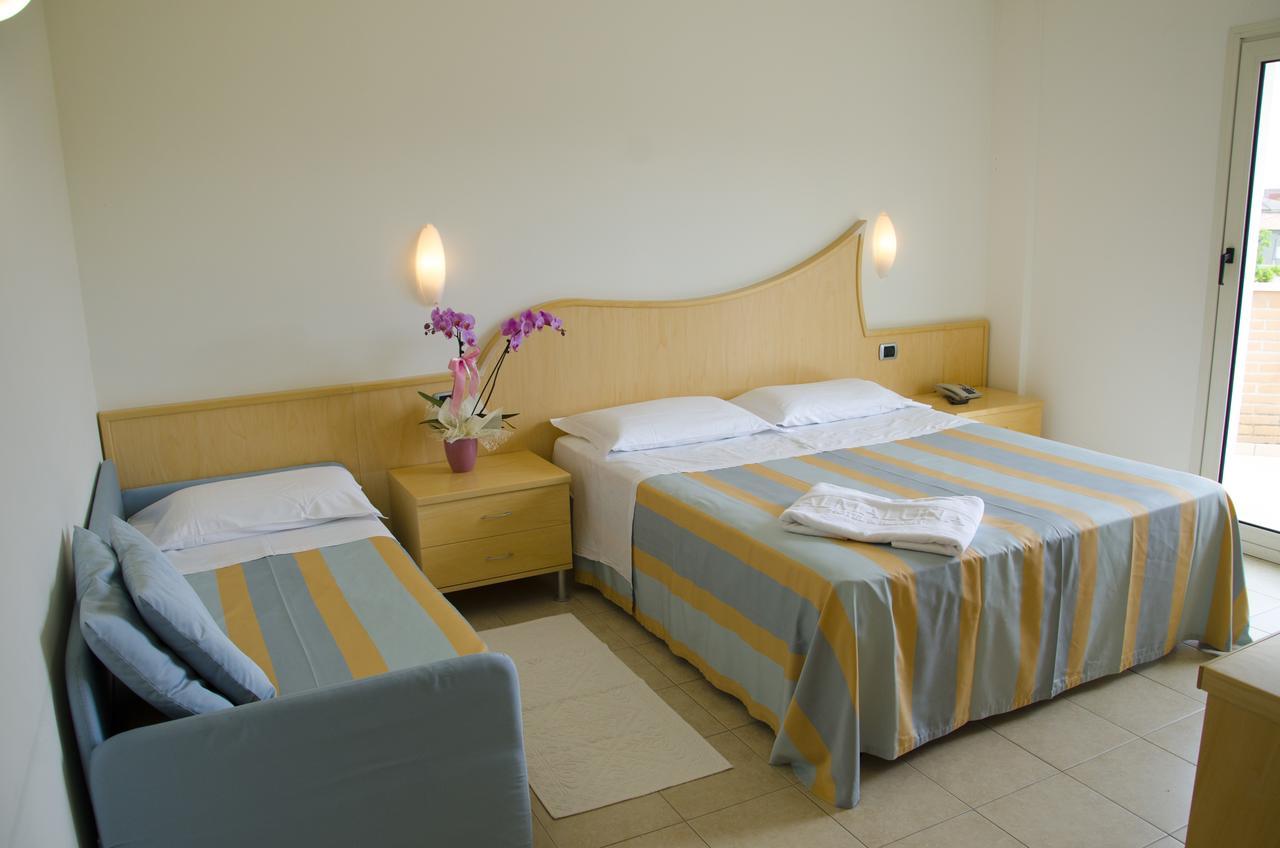 Almaluna Hotel & Resort Alba Adriatica Exterior photo