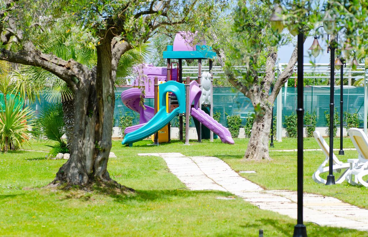 Almaluna Hotel & Resort Alba Adriatica Exterior photo