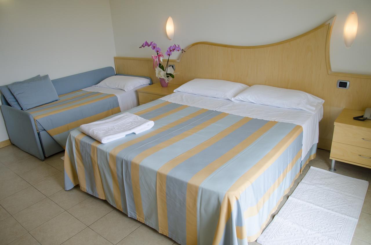Almaluna Hotel & Resort Alba Adriatica Exterior photo