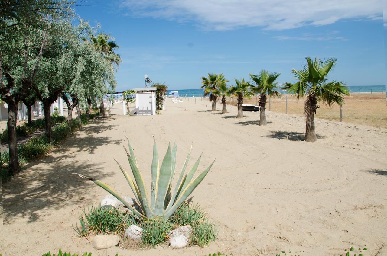 Almaluna Hotel & Resort Alba Adriatica Exterior photo