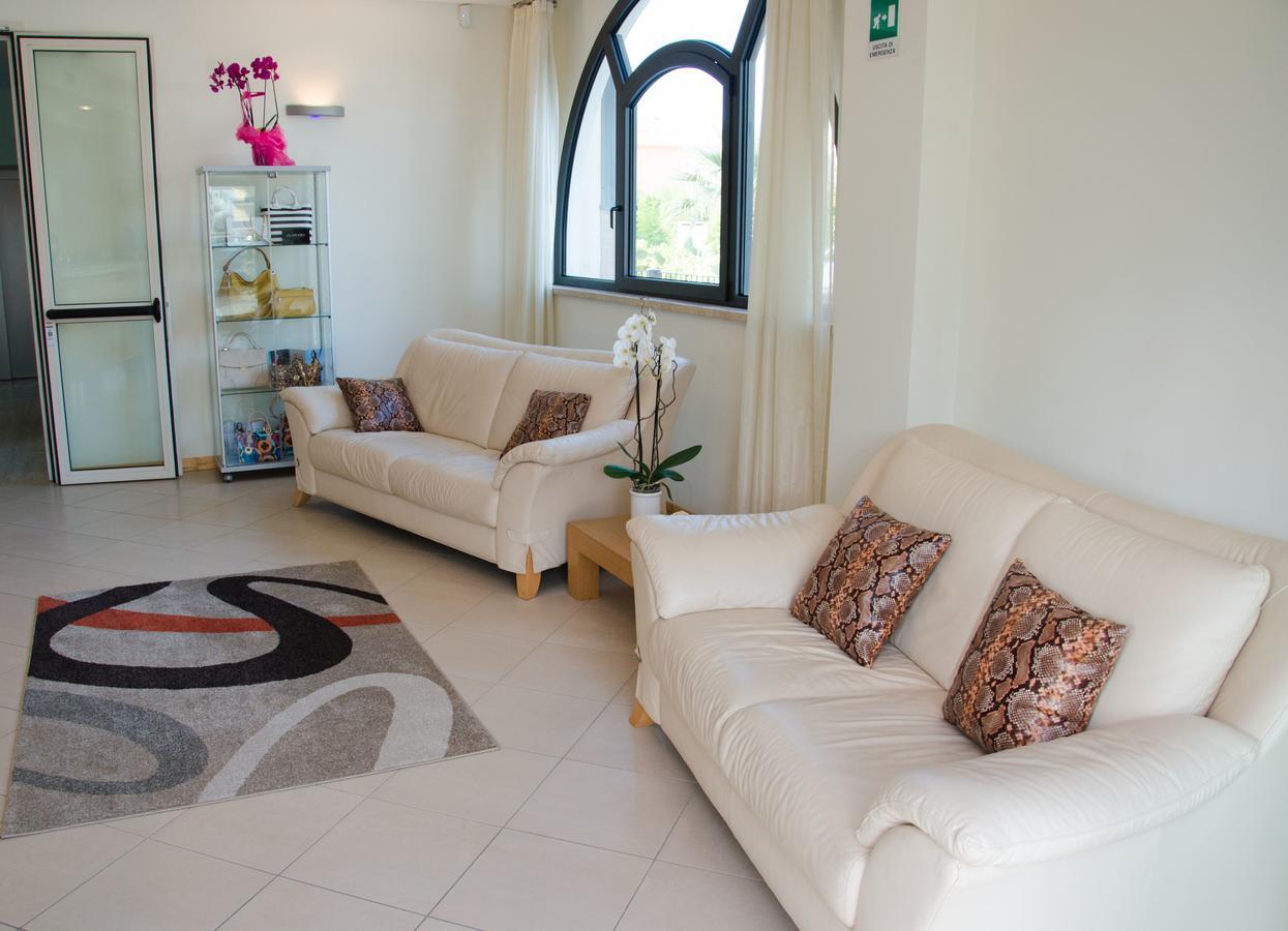 Almaluna Hotel & Resort Alba Adriatica Exterior photo