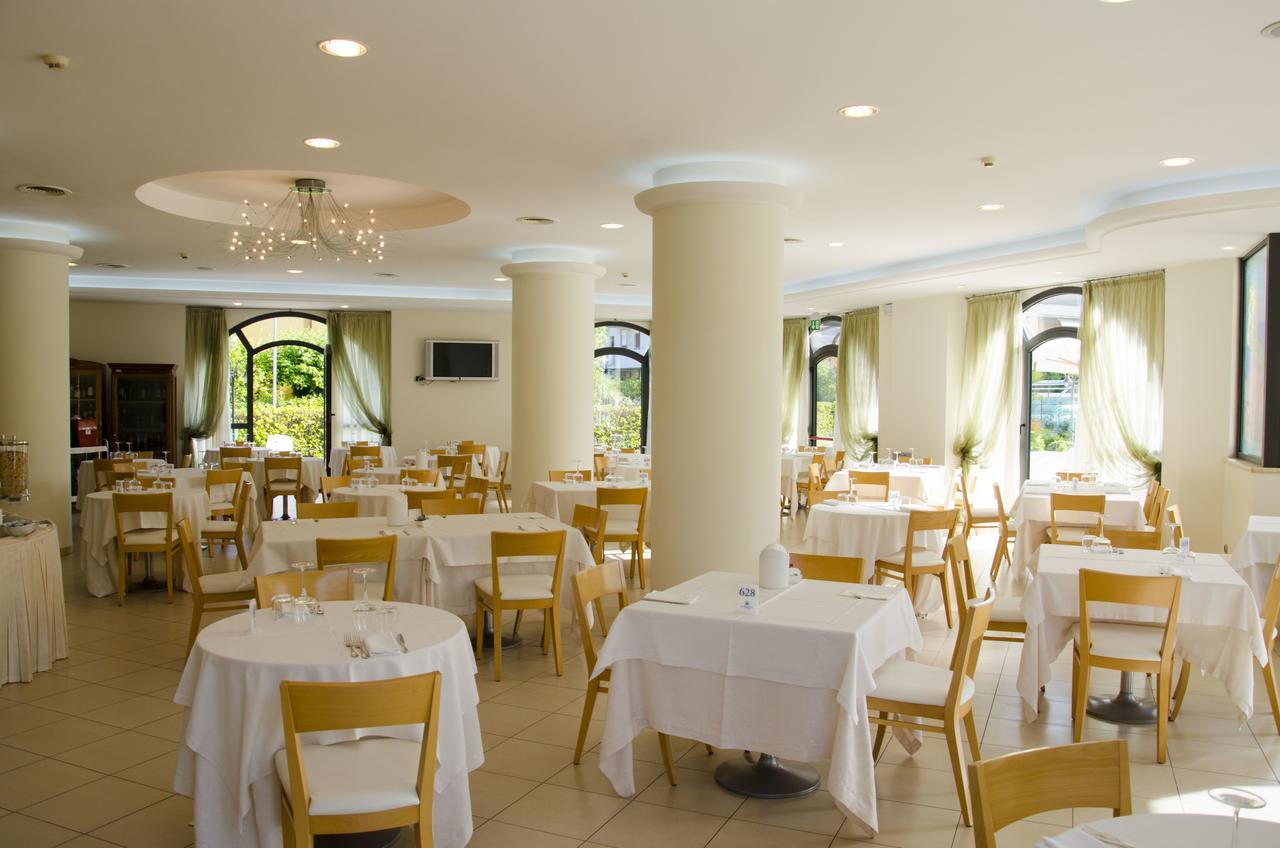 Almaluna Hotel & Resort Alba Adriatica Exterior photo