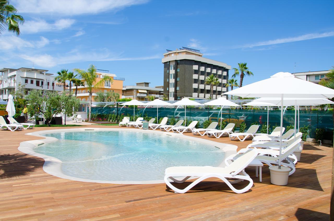 Almaluna Hotel & Resort Alba Adriatica Exterior photo