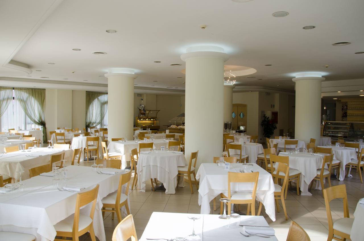 Almaluna Hotel & Resort Alba Adriatica Exterior photo