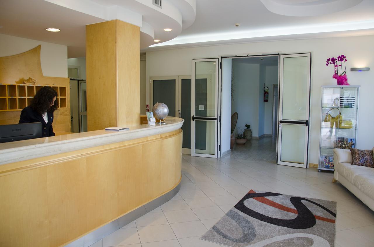 Almaluna Hotel & Resort Alba Adriatica Exterior photo
