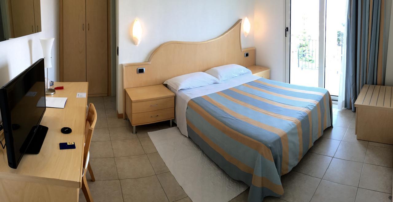 Almaluna Hotel & Resort Alba Adriatica Exterior photo