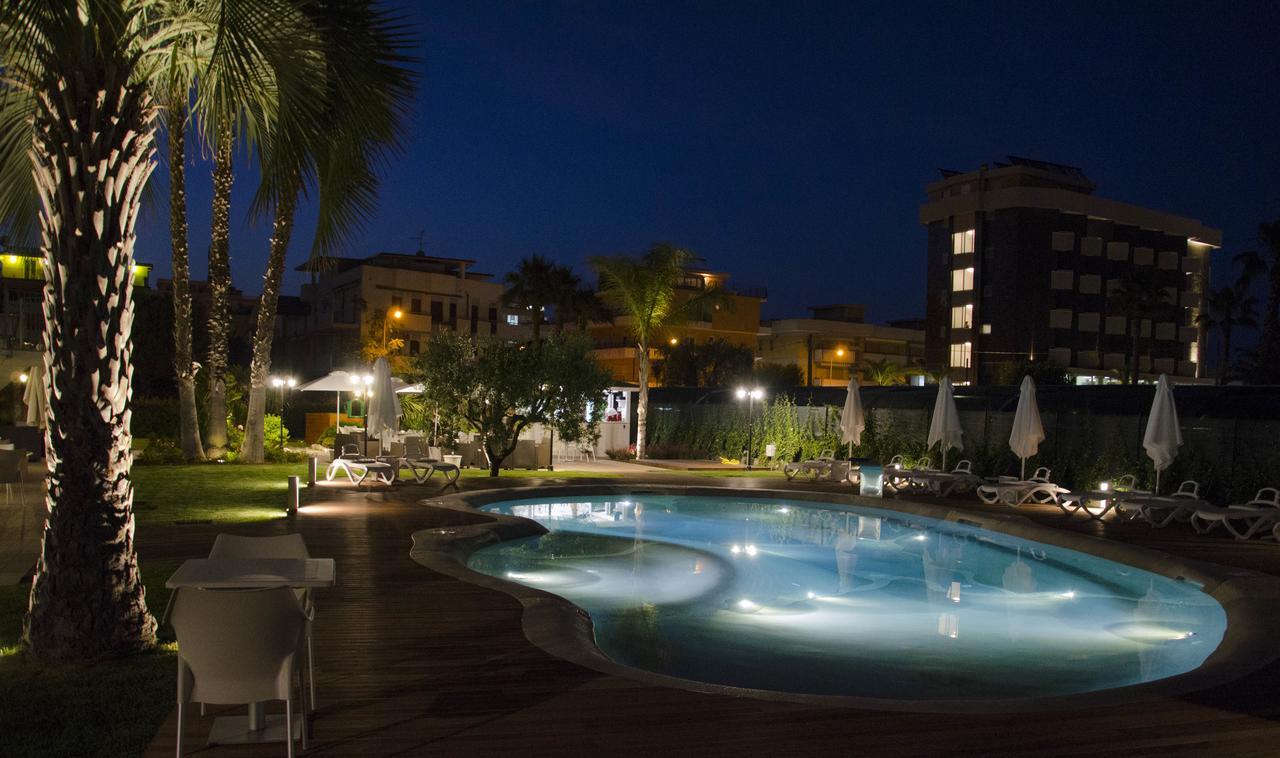 Almaluna Hotel & Resort Alba Adriatica Exterior photo