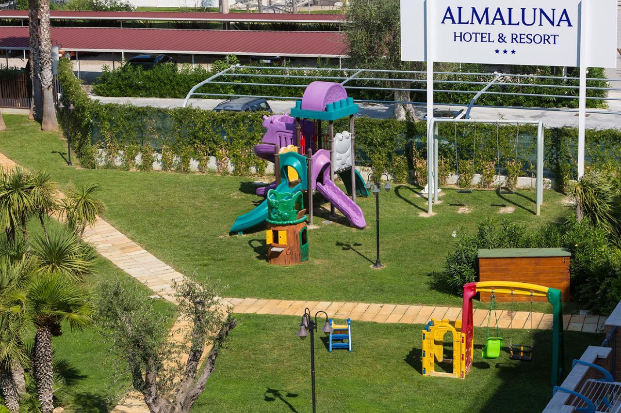 Almaluna Hotel & Resort Alba Adriatica Exterior photo