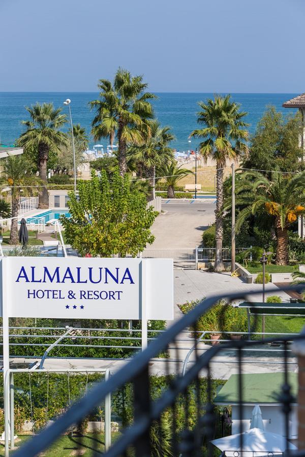 Almaluna Hotel & Resort Alba Adriatica Exterior photo