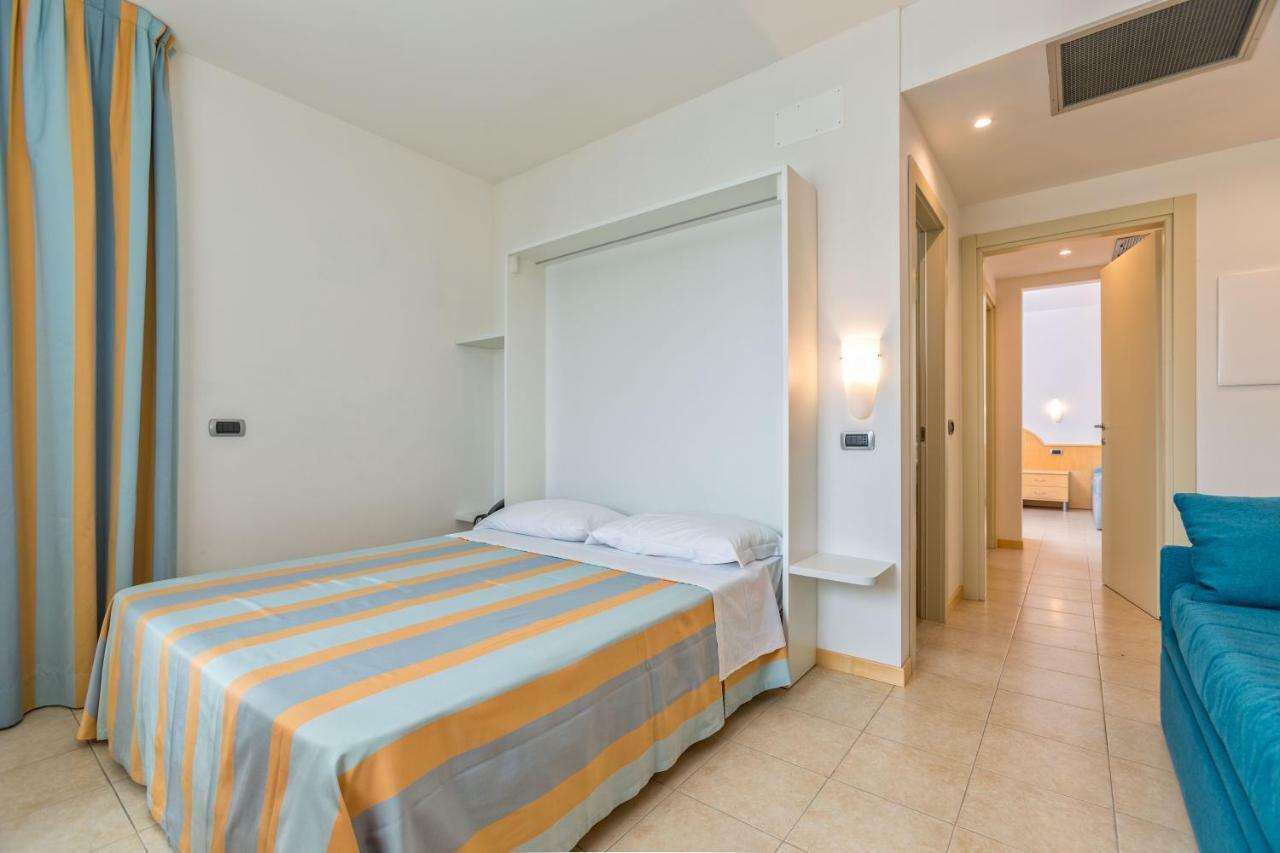 Almaluna Hotel & Resort Alba Adriatica Exterior photo